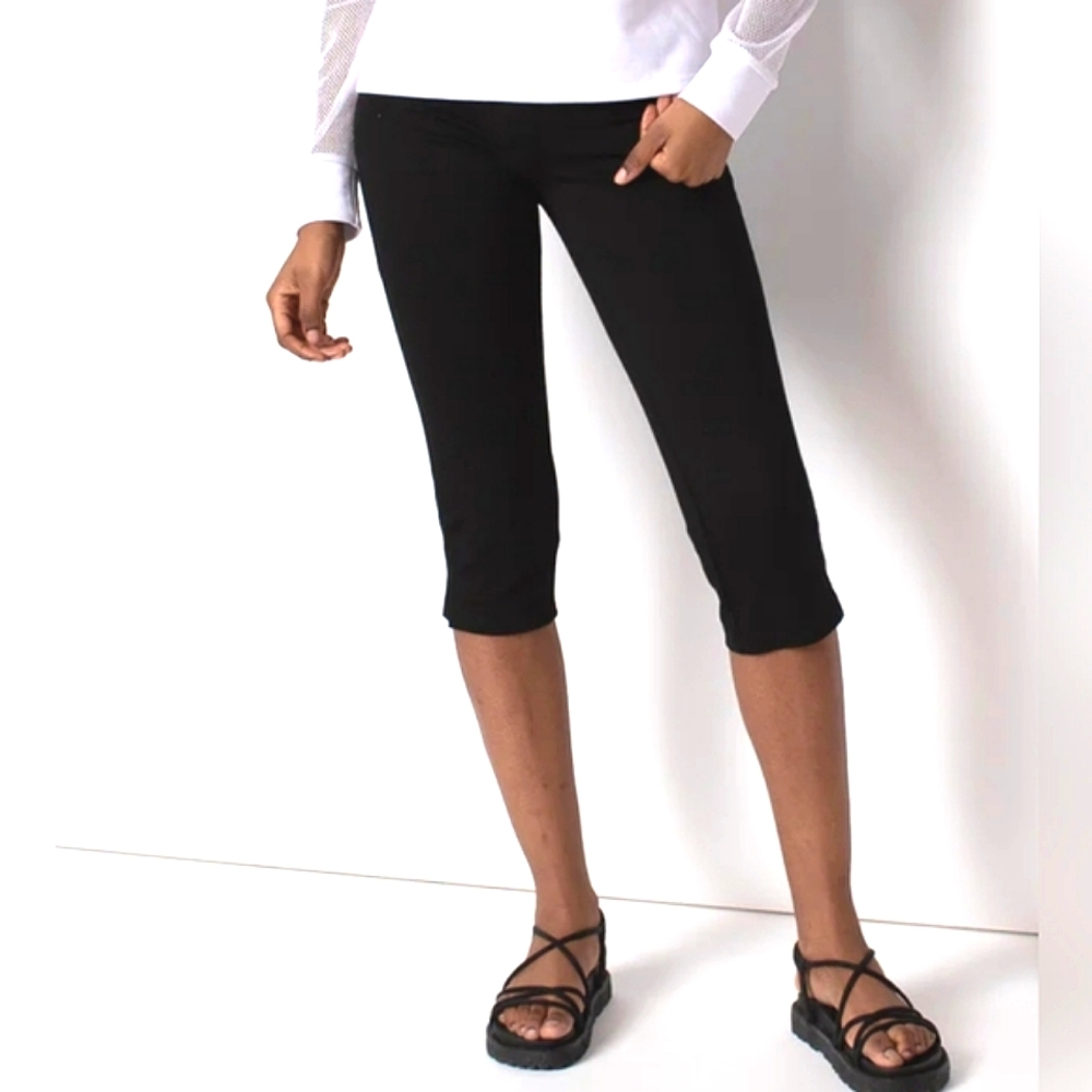 Women's Black Capri Pants - Sleek Stretch Fit